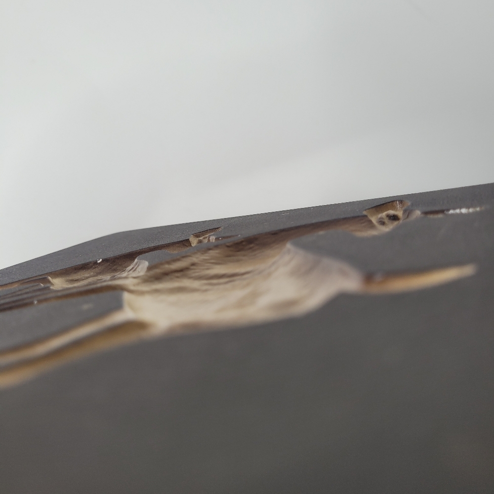 Vintage mid century decorative wall hanging with debossed deer & fawn in grass - Picture 4 of 12